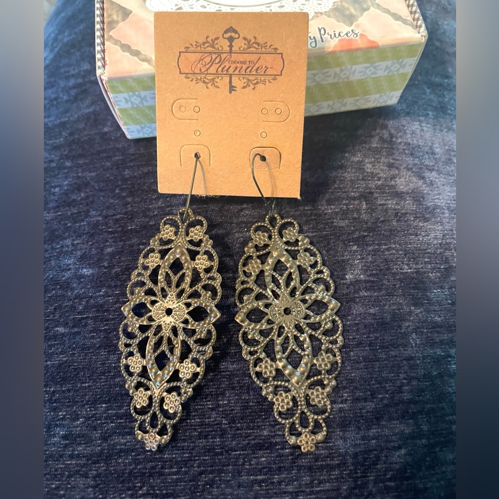 PlunderVintage Jewelry antique gold filigree earrings